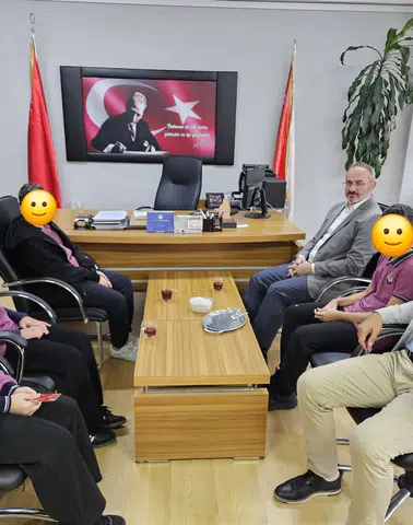 Ardeşen’de ortaokul öğrencilerine alışveriş kartı ve hediye desteği