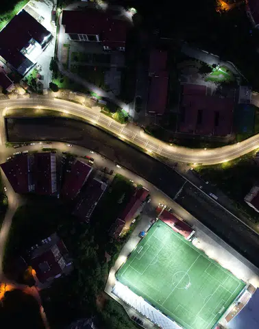 Çayeli’nde Yenipazar Mahallesi’ne Dekoratif Aydınlatma Dokunuşu