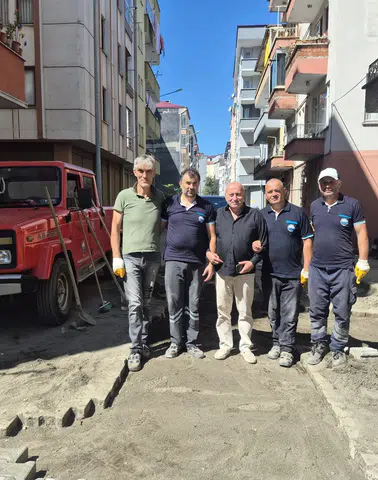 Beşikdüzü’nde Parke Çalışmaları Sürüyor