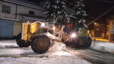 İnegöl'de gece boyu kar temizliği