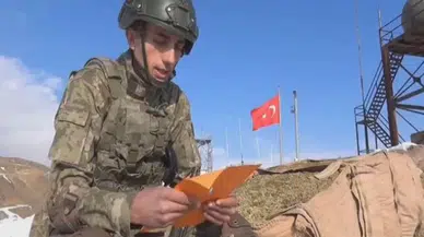 Minik öğrenciler ilk mektuplarını Mehmetçiklere yazdı