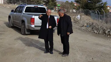 Kayseri Yahyalı'da cami çevresine çevre düzenlemesi