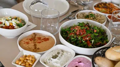 Muratpaşa'da yöreseli özleyen bu lokantada