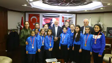 Bölge 1.si olan öğrencilerden başkan Kahya'ya ziyaret