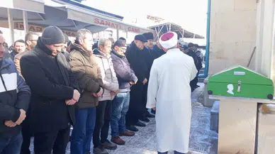 Bayburt Belediye Başkanı Hükmü Pekmezci, Hakkı Çakır'ın cenaze namazına katıldı