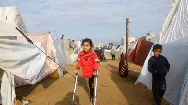 İsrail'in saldırıları altındaki Gazze'de yaşamak; açlık, soğuk ve çocuk olamamak demek