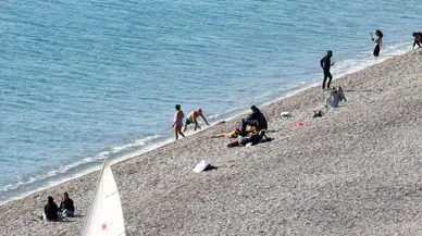 Antalya'da ocak ortasında denize girdiler