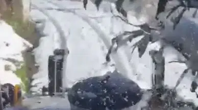 Arsin'de kar yağışı nedeniyle kapanan yollar açılmaya başlandı