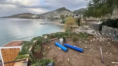 Bodrum'da halk plajı yapılacak sahili işgal eden yapılar kaldırıldı