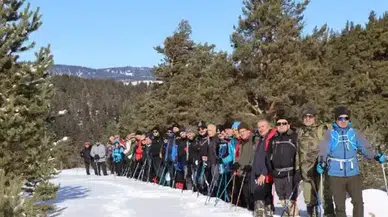 Doğaseverler, 2 bin 634 metre yükseklikteki Bayraktepe'de şehitleri andı