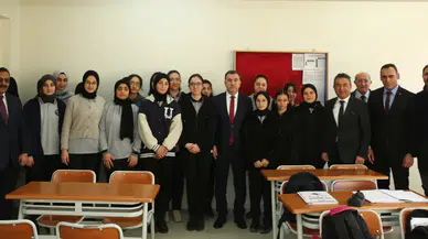 Bayburt Valisi Eldivan, Kız Anadolu Lisesi'nde Edebiyat Söyleyişi Etkinliğine Katıldı