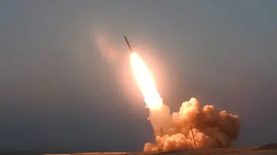 İran Devrim Muhafızları Ordusu, Suriye ve Irak'a 24 füze ateşlendiğini duyurdu