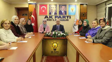 Rahmi Metin Ak Parti Kadın Kolları Haftalık Toplantısına Katıldı