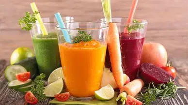 Sıvı Diyeti Nedir? Nasıl Yapılır, Kimler İçin Uygun, Riskleri ve İp Uçları