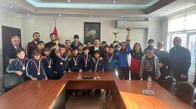 Şampiyon minikler Kaymakam Murat Çürük'ü ziyaret etti