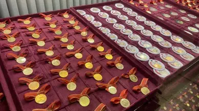 Altın hafta sonu yükselişte! Çeyrek ve gram altın fiyatları 20 Ocak alış - satış tablosu