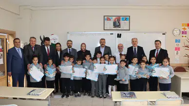 Vali Baydaş ve Başkan Metin öğrencilere karnelerini dağıttı