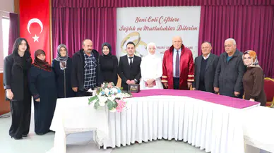 Bayburt Belediye Başkanı Hükmü Pekmezci, Aleyna Devalioğlu ve Serkan Tan Çiftinin Nikahını Kıydı