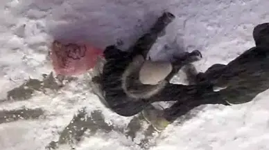 Erzurum'da cadde ve sokaklar buz pistine döndü; düşen düşene