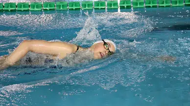 Bosna Hersekli Yüzücü Lana Pudar, Doha'daki Dünya Şampiyonası Öncesi Erzurum'da Hazırlıklarını Sürdürüyor
