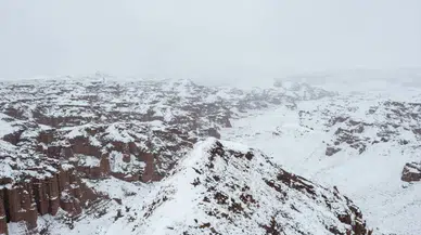 Erzurum Narman'daki Peribacaları Karla Kaplandı