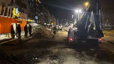 Çayeli Belediyesi çalışmalarına gece saatlerinde de devam ediyor