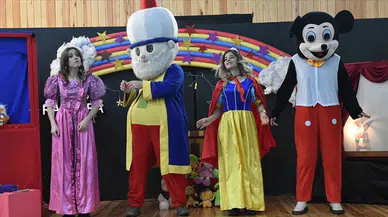 Öğretmenden üniversite öğrencisine 15 gönüllü, depremzede çocukları güldürmeye hazırlanıyor