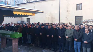 Bayburt Belediye Başkanı Hükmü Pekmezci, Nihal Bırnı İçin Cenaze Namazına Katıldı