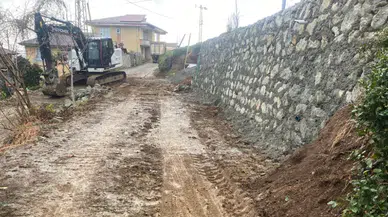 Çayeli Belediyesi taş duvar çalışmalarını sürdürüyor