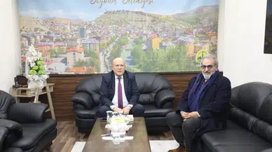Baksı Müzesi Kurucusu Prof. Dr. Hüsamettin Koçan, Bayburt Belediye Başkanı Hükmü Pekmezci'yi Ziyaret Etti