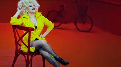 Adnan Şenses'in manevi kızı fırtınalar estiriyor