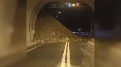 Artvin- Erzurum karayolunda heyelan; yol kapandı, ekipler çalışma başlattı