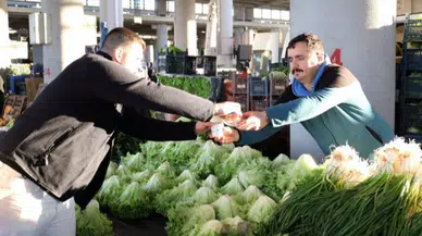 Kocaeli Büyükşehir'den pazarcı esnafına çorba ikramı