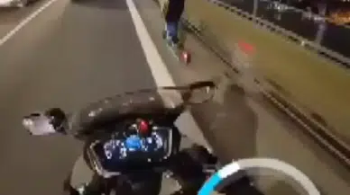 15 Temmuz Şehitler Köprüsü'nde skuterle tehlikeli yolculuk kamerada