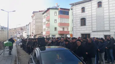 Bayburt Belediye Başkanı Hükmü Pekmezci, Hasan Akarsu'nun Cenaze Namazına Katıldı