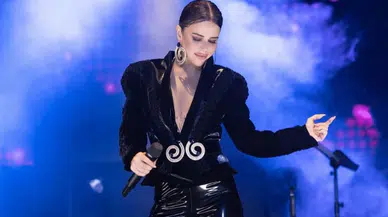 Simge erkeklerin neyine aşık oluyor?