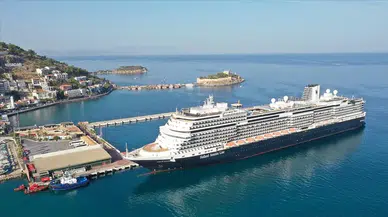 Kuşadası'na deniz yoluyla gelen turist sayısının bu yıl 1 milyona ulaşması bekleniyor