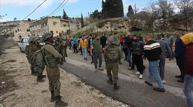 İsrail güçleri, işgal altındaki Batı Şeria'da Filistinlilerin evlerine baskın düzenledi