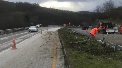 Düzce'de lastiği patlayan tır karşı şeride geçti