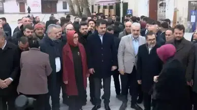 Ak Parti İBB Başkan adayı Kurum Eyüpsultan'da çorba dağıttı