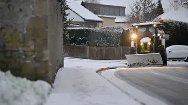 Fransa'da kar yağışı: Alarm seviyesi turuncuya çıkarıldı