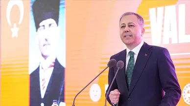 İçişleri Bakanı Yerlikaya, valilere seslendi: Ziyaret ettiğiniz bir eve sadece siz değil devletimiz gitmiş oluyor