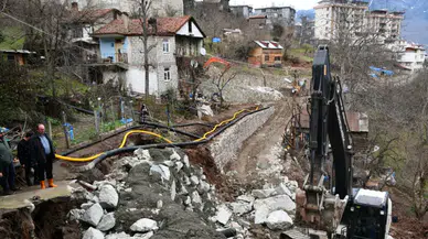 Artvin Belediye Başkanı Demirhan Elçin, Heyelan Sonrası Çalışmaları İnceledi