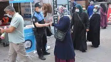 Erzurum Polisi Dolandırıcılığa Karşı Broşür Dağıtıyor