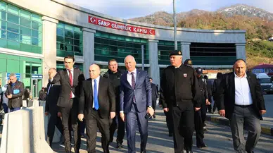 Artvin Valisi Ünsal, Sarp Sınır Kapısı'nda incelemelerde bulundu