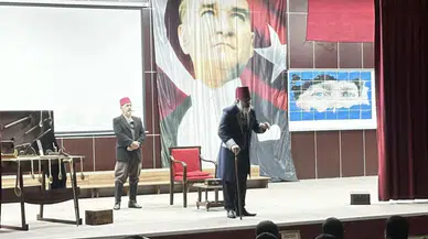 Ardeşen'de Abdülhamit Han'ın hayatını konu alan "Usta" tiyatro oyunu sergilendi