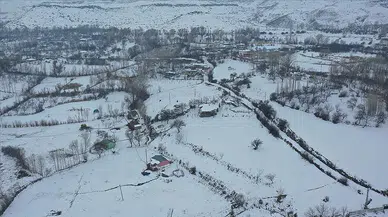 Kar yağışıyla beyaza bürünen Iğdır'ın dağ köylerinde kış çetin geçiyor