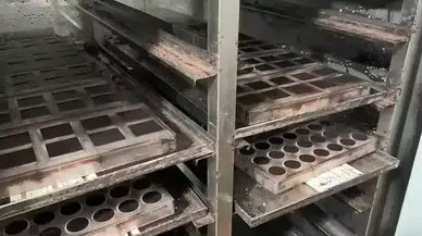 Bursa'da merdiven altı çikolata imalathanesine operasyon; 2 gözaltı