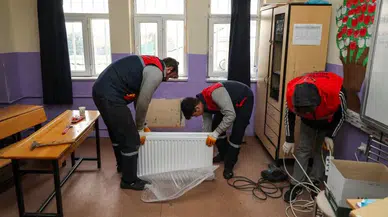 Okullardaki arızaları meslek lisesi öğrencileri gideriyor