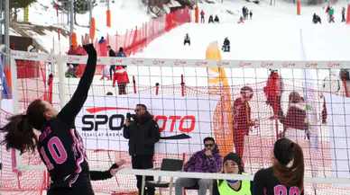 Erzurum'da düzenlenen Üniversiteler Arası Türkiye Kar Voleybolu Şampiyonası tamamlandı